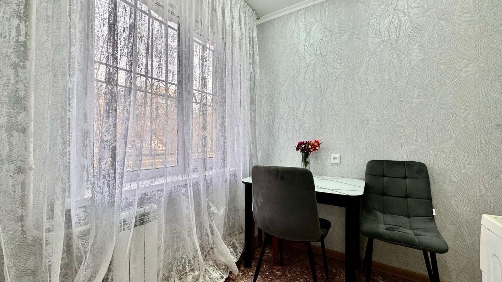 В Центре Павлодара Светлая Квартира Exterior foto